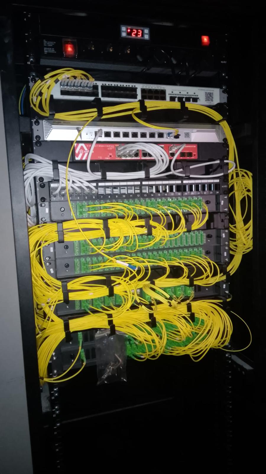 Rack de comunicaciones e infraestructura IT